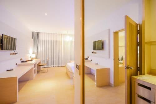 Deluxe Family Room