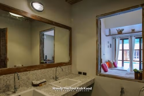 Pool Access Villa