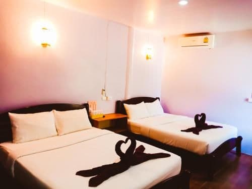 Standard Quadruple Room with Air-Conditioning
