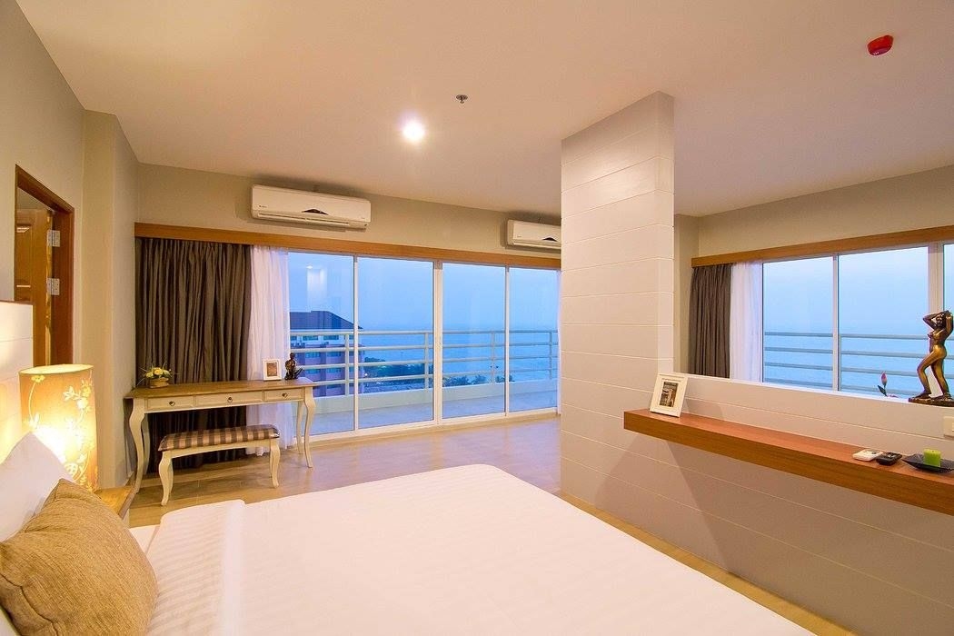 V8 Seaview2