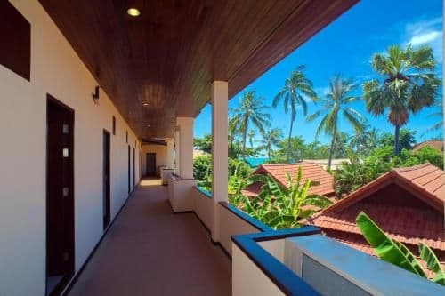 Deluxe Double Room with Balcony with Partial Sea View
