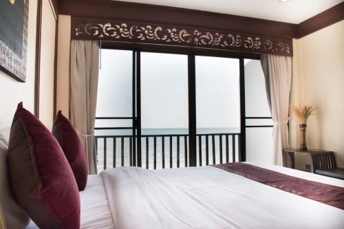 โรงแรมซีเมมมอรี่ ไวท์ เเซน บีช โฮเทล (Sea Memories White Sand Beach Hotel)0