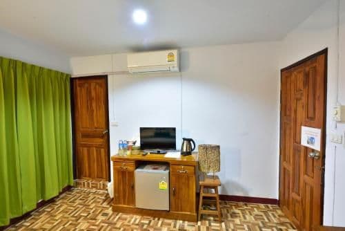 Deluxe Double Room (2 Adults + 1 Child)