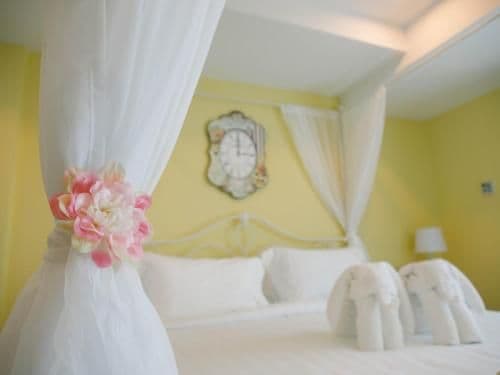 Deluxe Two-Bedroom Suite with Balcony