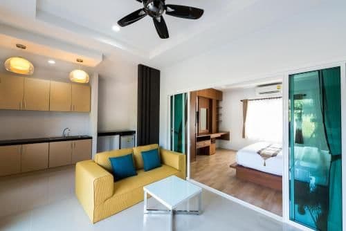 One-Bedroom Luxury Poolside Suite
