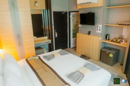 Deluxe Double or Twin Room with Balcony and City View
