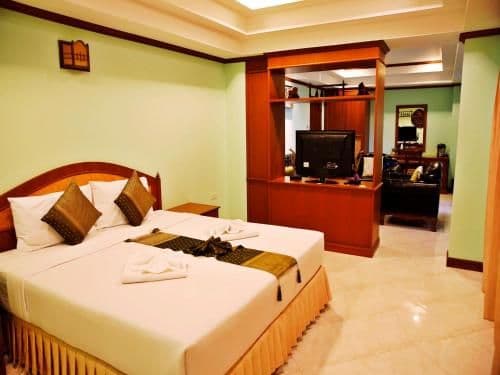 Family Room (3 Adults)