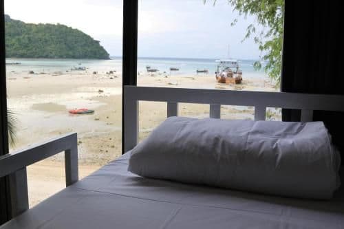 Bed in 8-Bed Mixed Dormitory with Sun Set View