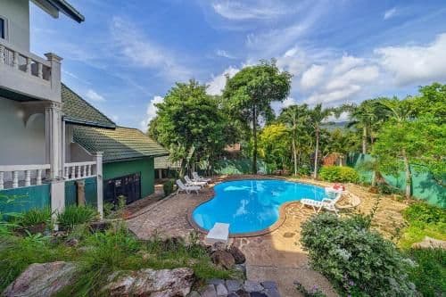Four-Bedroom Villa with Private Pool (Green Oasis)