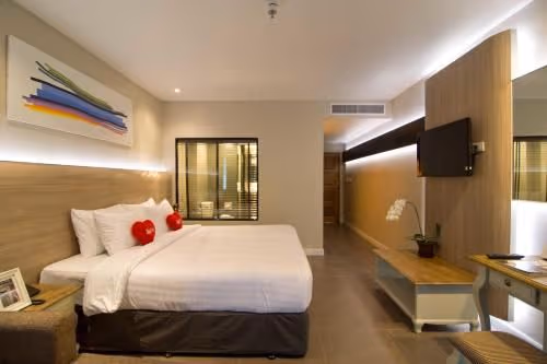 Deluxe room (Street Side)