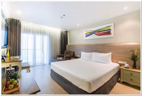 Deluxe room (Street Side)