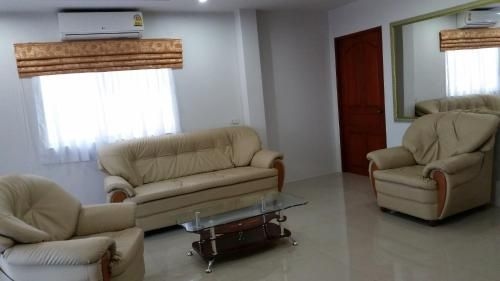 วิว ทะเล พาร์ตเมนท์ (Sea View Apartments)0