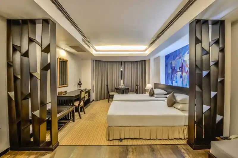 โรงแรมเดอะ แกรนด์ สาทร โรงแรมเดอะ แกรนด์ สาทร