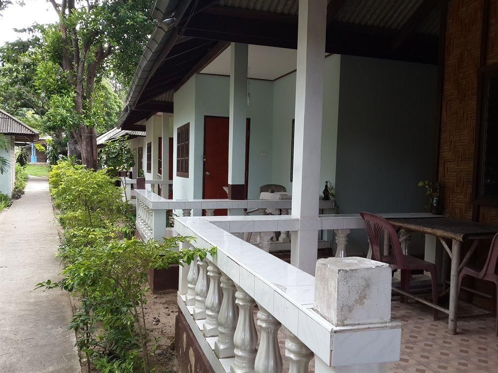 Calm Beach Resort0