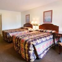 Howard Johnson Express Inn Suites Lakefront Park1