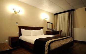Wineport Lodge1