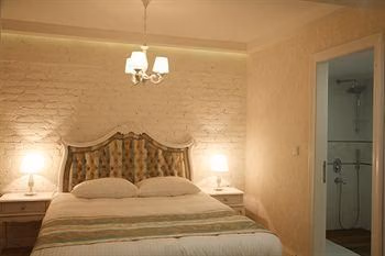 Moss Suites3