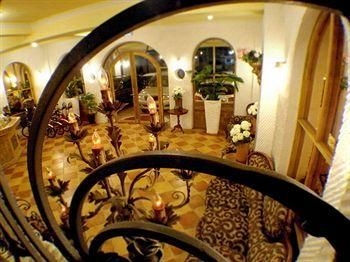 R&R Hotel1