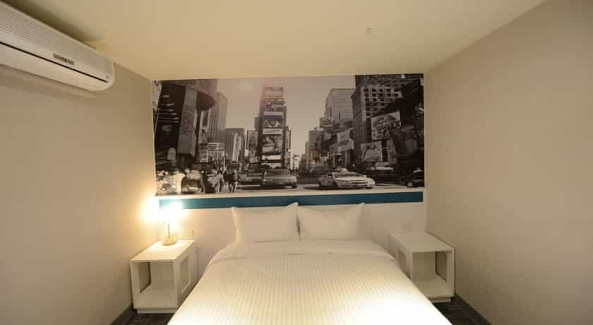 โรงแรมไนน์ โรงแรมไนน์
