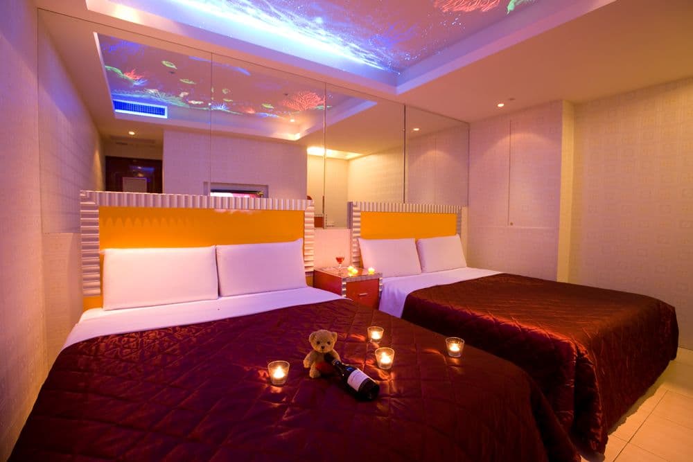 Happy Hotel Happy Hotel