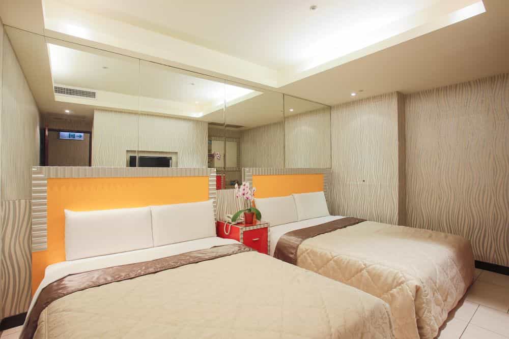 Happy Hotel Happy Hotel