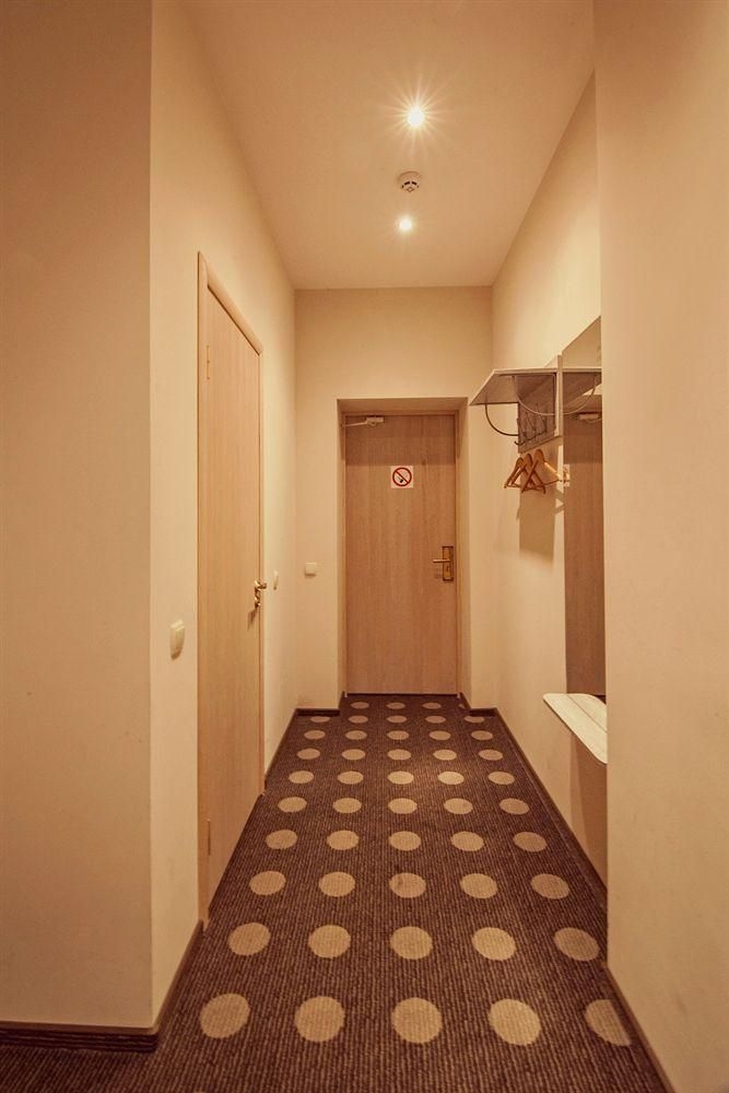 Ambassador Plaza Hotel0