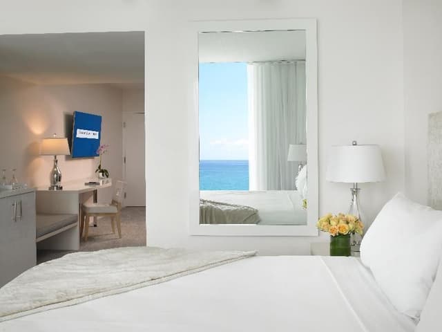 SUITE PARTIAL OCEAN VIEW