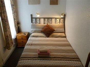 The Melrose Hotel0
