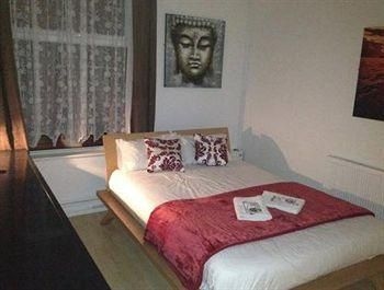 เฮนด์แฮม เฮ้าส์ โฮเต็ล (Hendham House Hotel)1