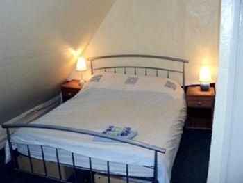 ทรี ฮอร์สชู อินน์ (Three Horseshoes Inn)3