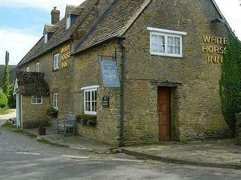 เดอะ ไวท์ ฮอร์ส อินน์ (The White Horse Inn)4