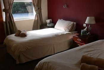 Hare & Hounds Inn3