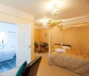 Crofters Hotel0