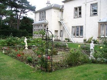 Invernairne Guest House0