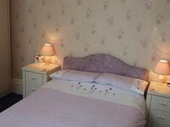 Claremont Guest House2