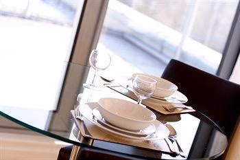 Max at Reading Number 18 Serviced Apartments2