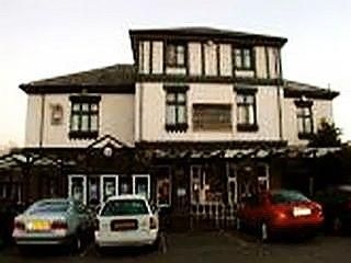 โอโย เดอะกรีน แมน ผับ แอนด์ โฮเทล (OYO The Green Man Pub And Hotel)4