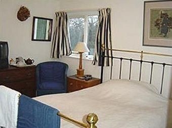 Riverside Cottage4
