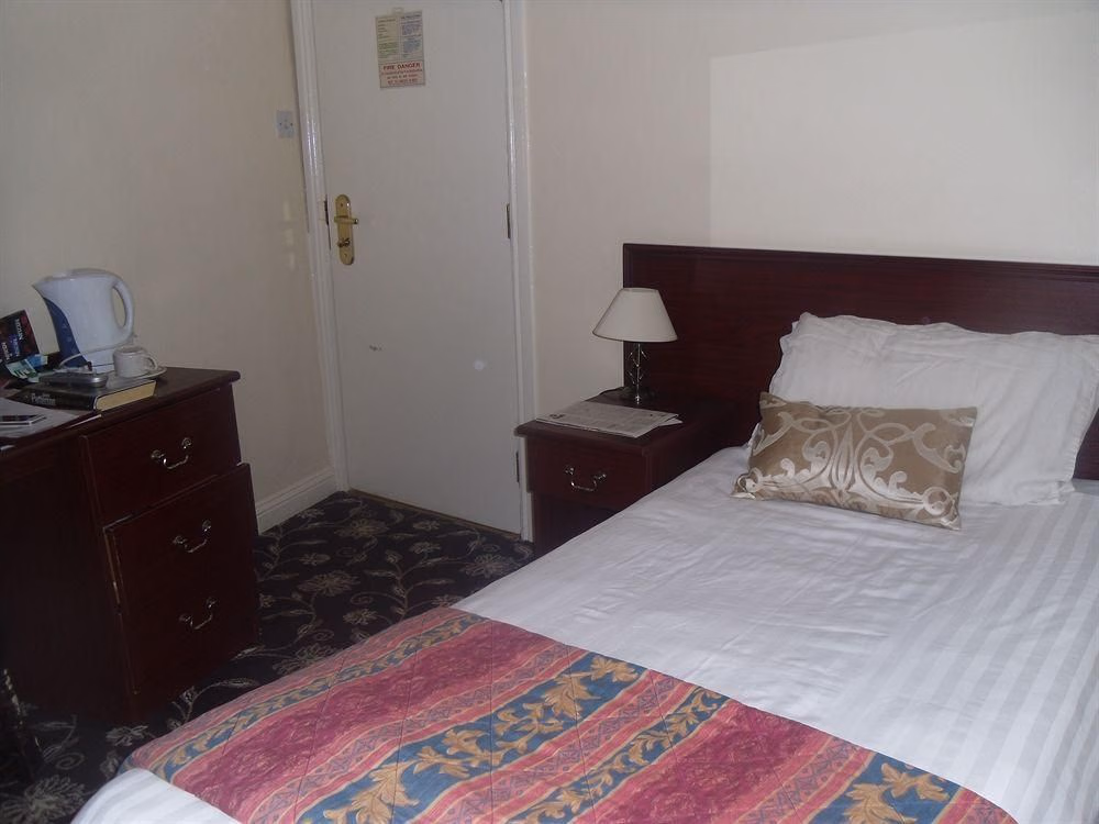 Waverley Hotel1