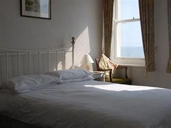 โรงแรมมารีน พาเรด (Marine Parade Hotel)2