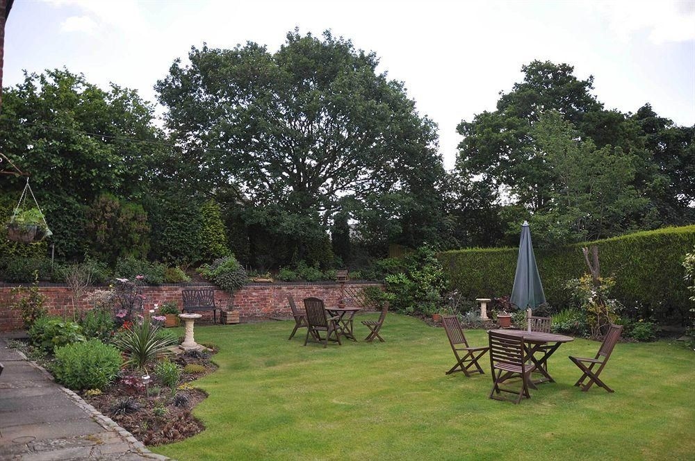 The Hinton Guest House0