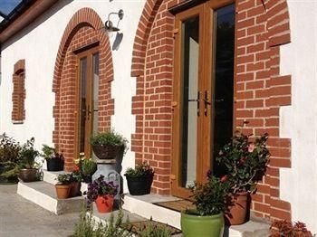 Bronhaul Farm Cottages1