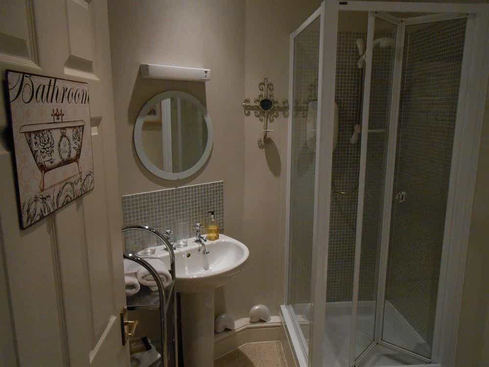 โรงแรมโกลบ อินน์ ชากฟอร์ด โรงแรมโกลบ อินน์ ชากฟอร์ด