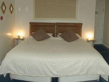 Racing Greens B&B1