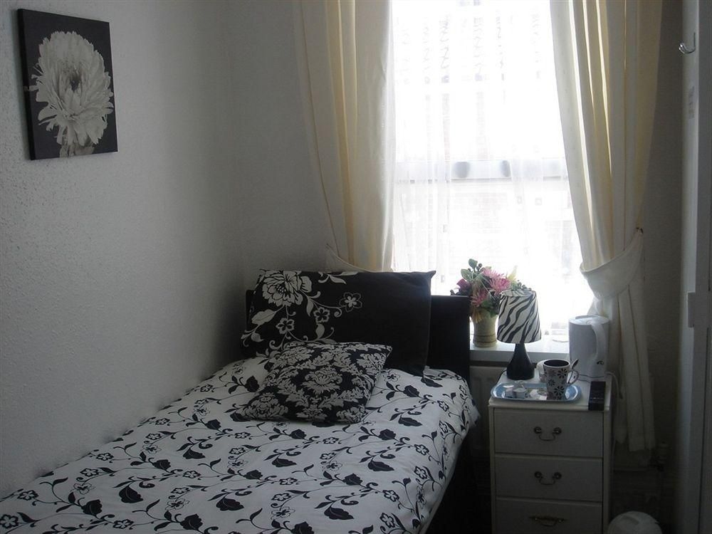 Rocklea Hotel4