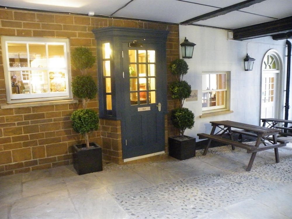 Saracen's Head Hotel2