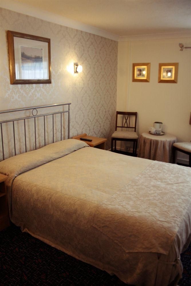 Savoy Court Hotel2