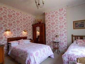 Riverbank Guest House4