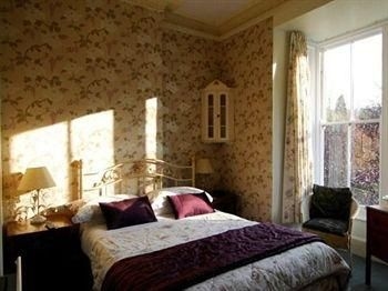 Riverbank Guest House3