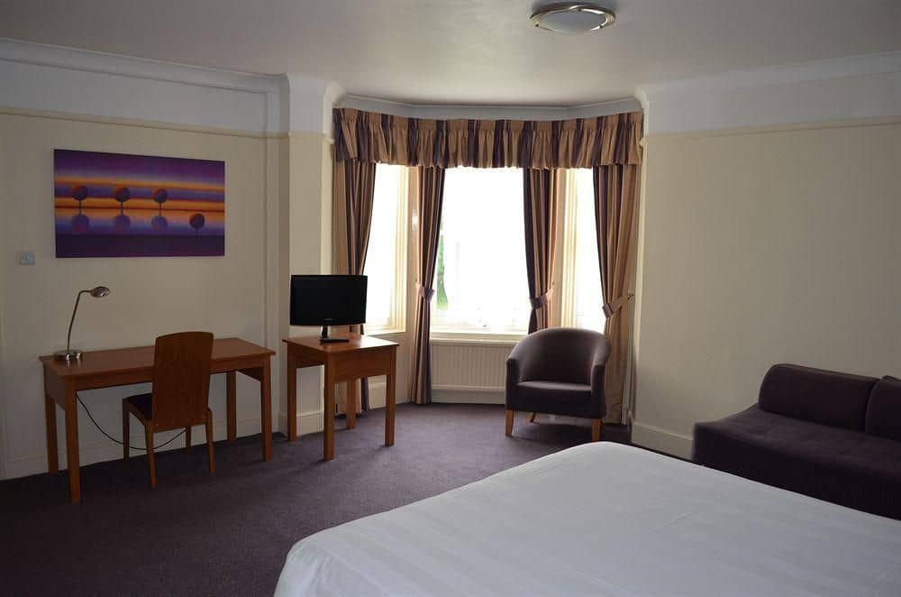 โรงแรมวอร์เปิลส์ดอนเพลส โรงแรมวอร์เปิลส์ดอนเพลส